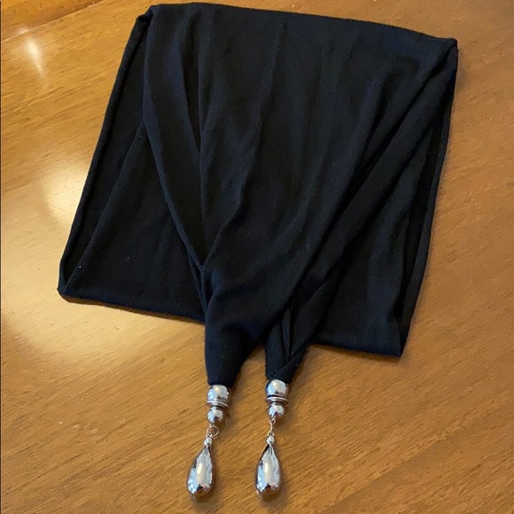 Scarf with silver accents - Picture 3 of 8